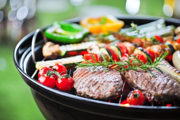 1493318691_steak-and-vegetables-on-the-grill-580x0